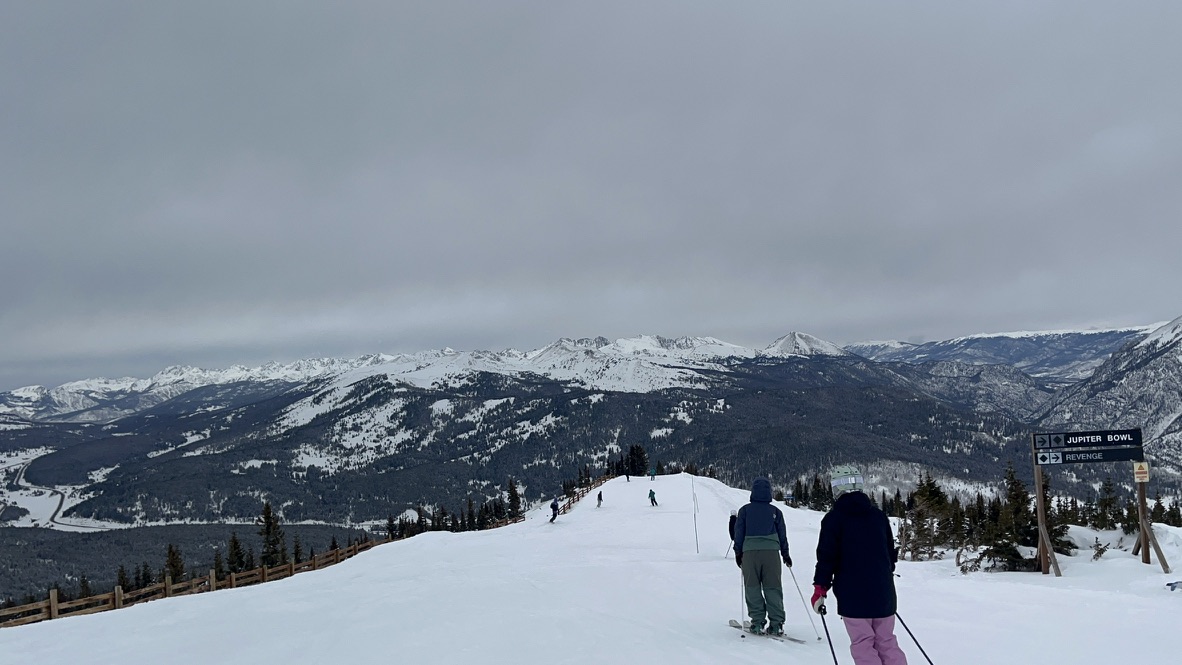 Skiing photo